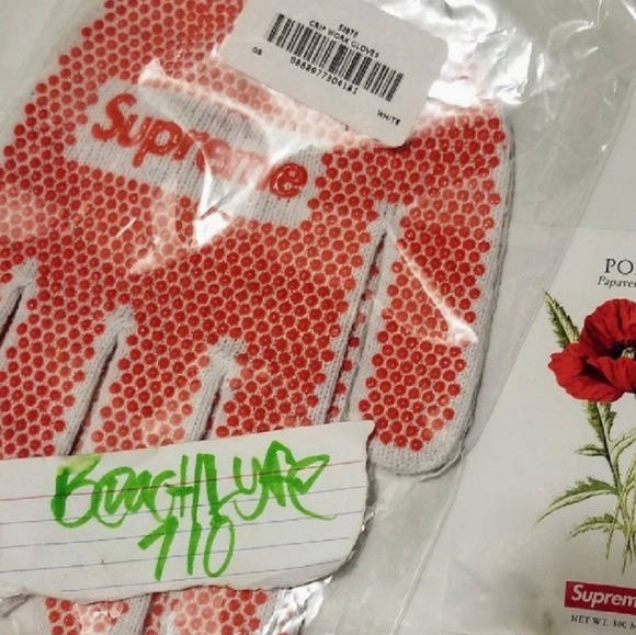 Supreme Other - SOLD🔥Supreme - Gloves - NWT